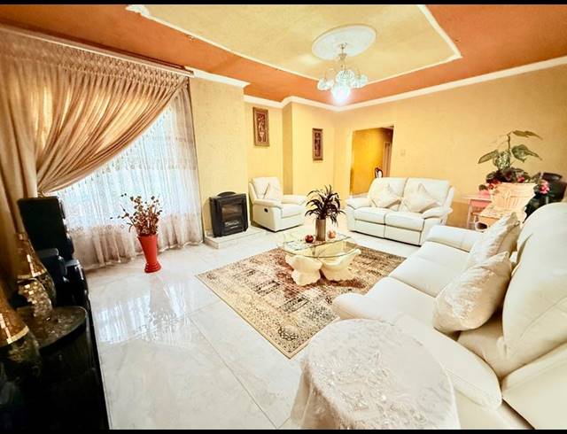 3 BEDROOM HOUSE FOR SALE IN VANDERBIJLPARK CE 4